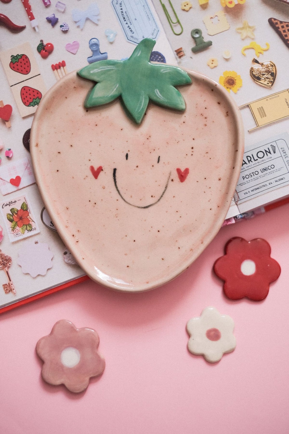 Assiette fraise sourire en céramique