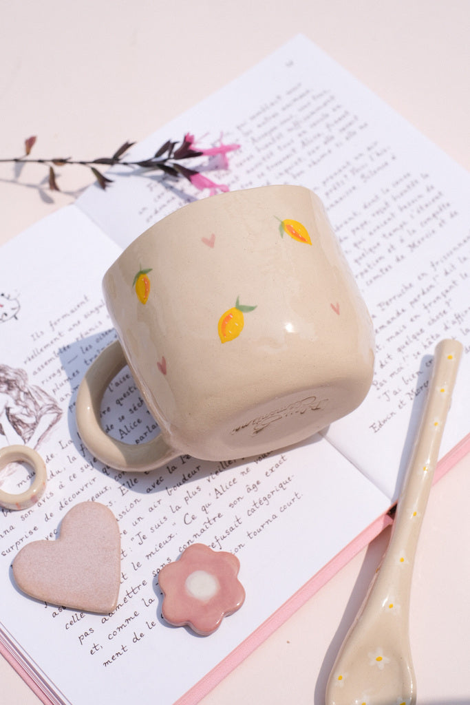 Mug citron cœur rose – douceur artisanale