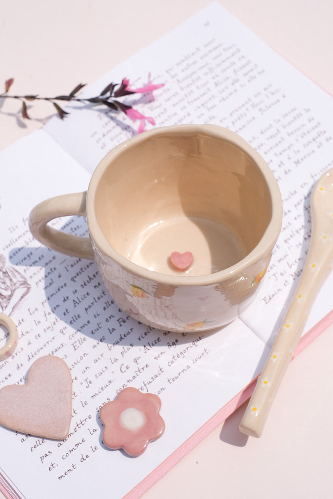 Mug citron cœur rose – douceur artisanale