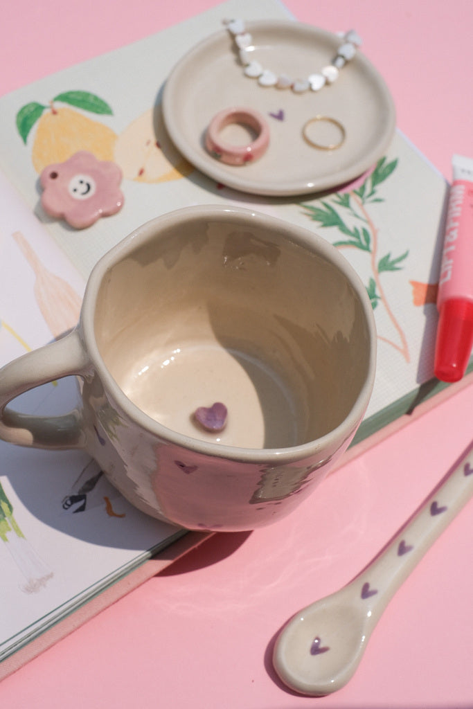 Mug en céramique - Petits cœurs peints à la main