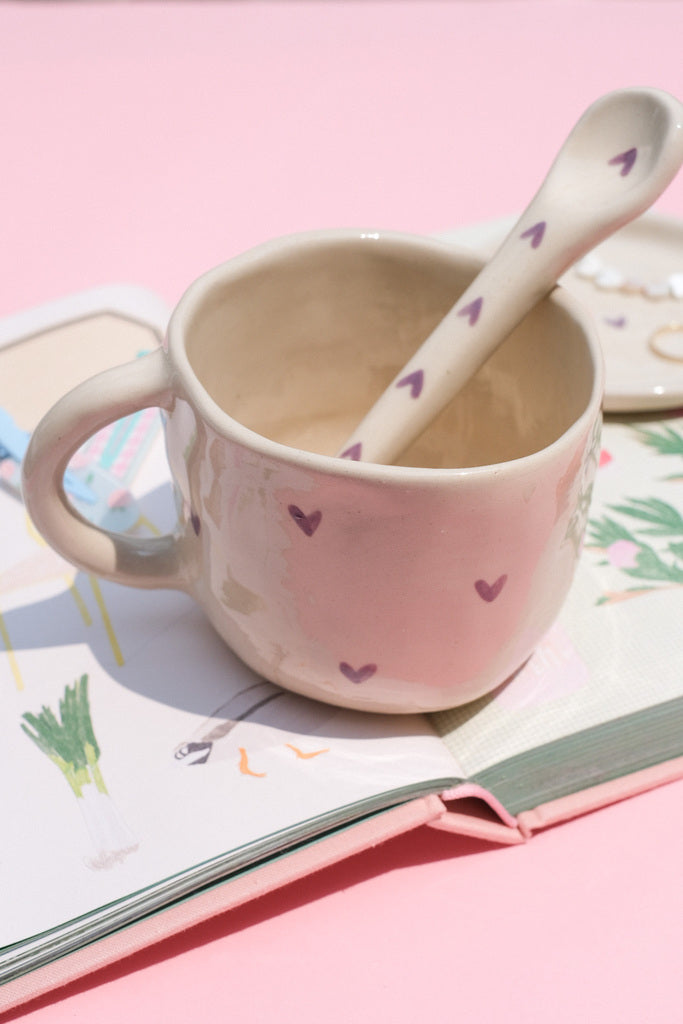 Mug en céramique - Petits cœurs peints à la main