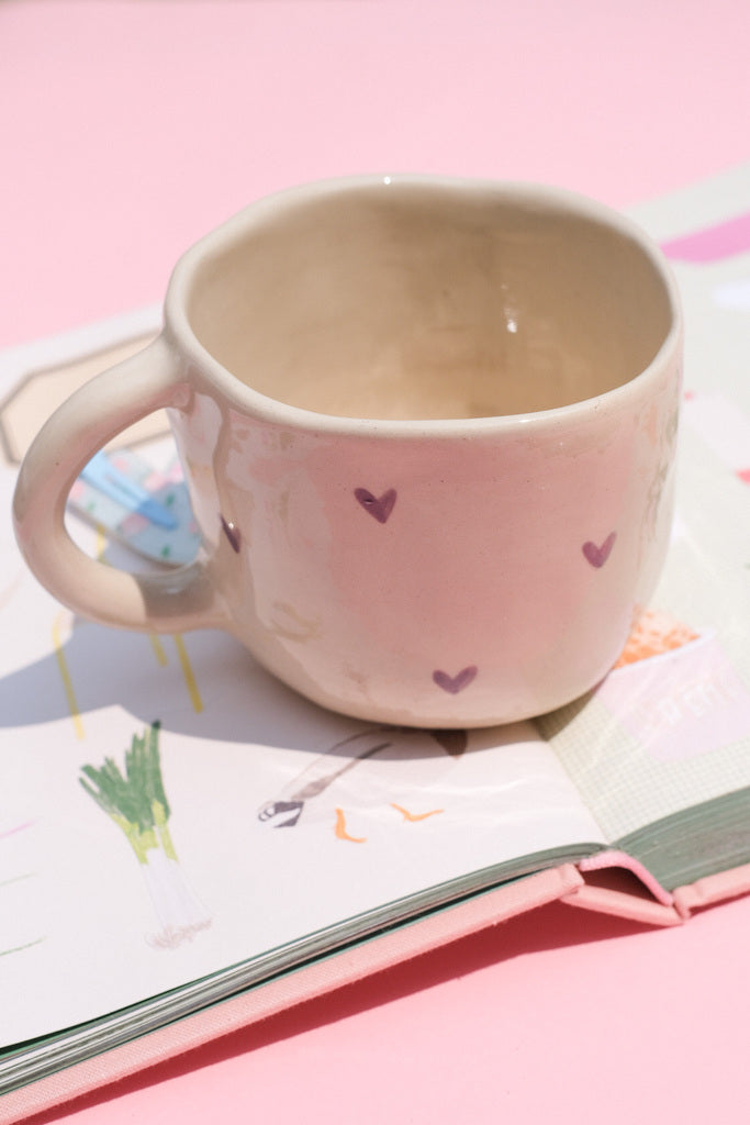 Mug en céramique - Petits cœurs peints à la main