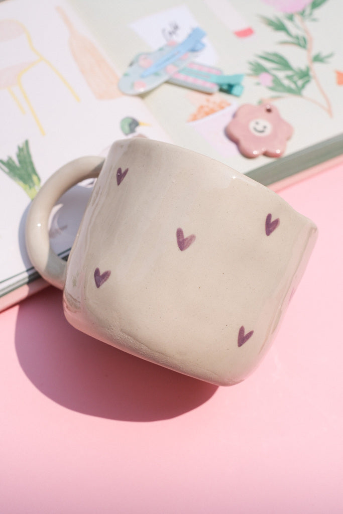 Mug en céramique - Petits cœurs peints à la main