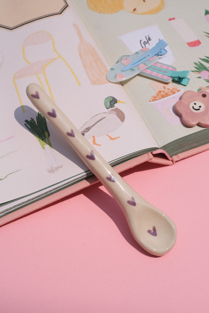 Cuillère en céramique artisanale - motif petits coeurs