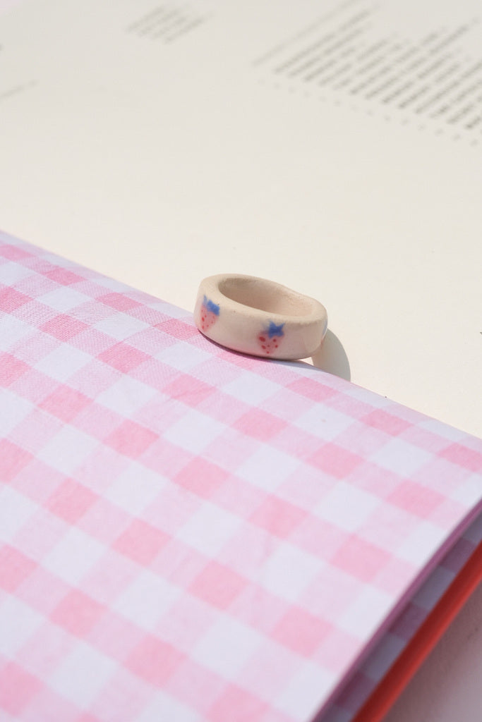 Bague colorée en grès – pièce unique à mixer