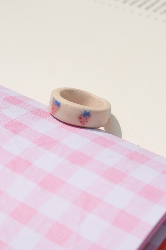 Bague colorée en grès – pièce unique à mixer