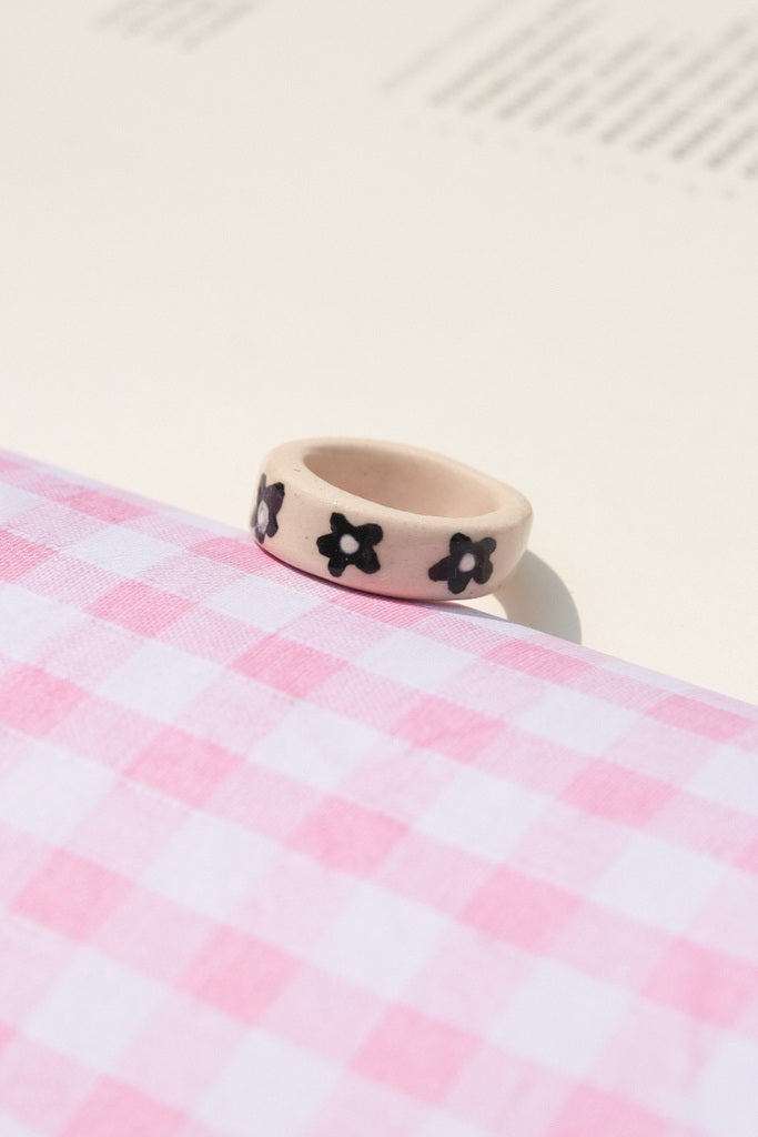 Bague colorée en grès – pièce unique à mixer