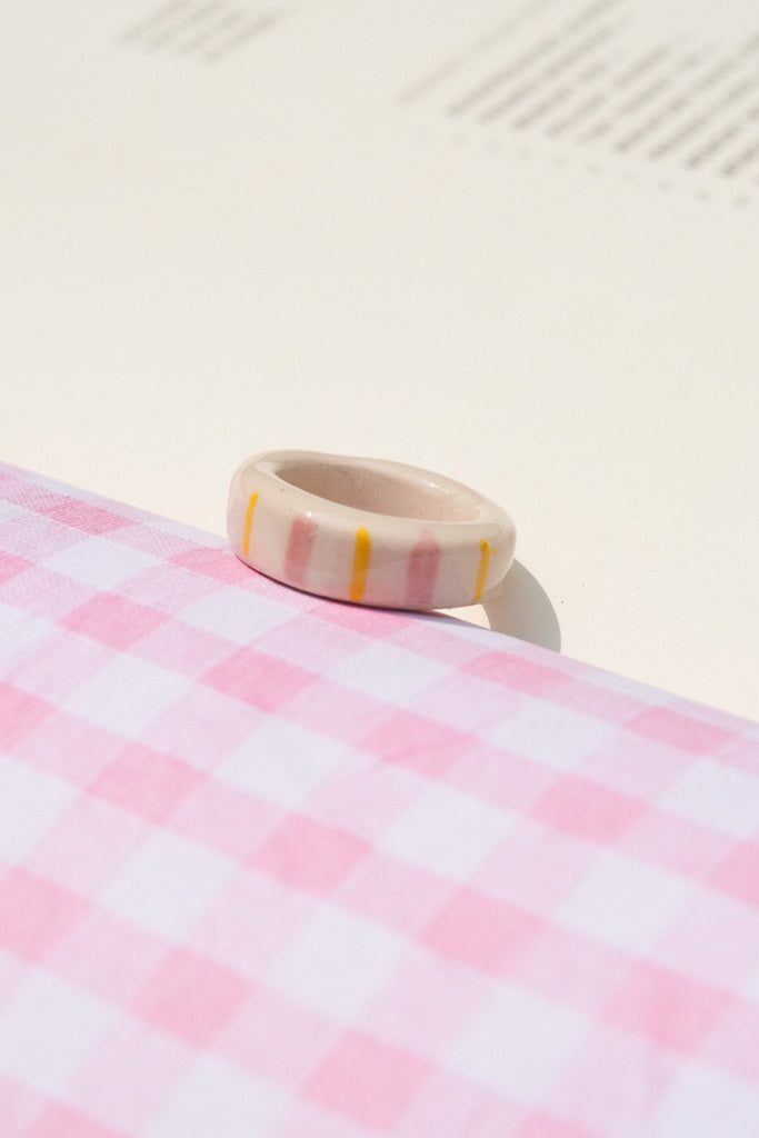 Bague colorée en grès – pièce unique à mixer