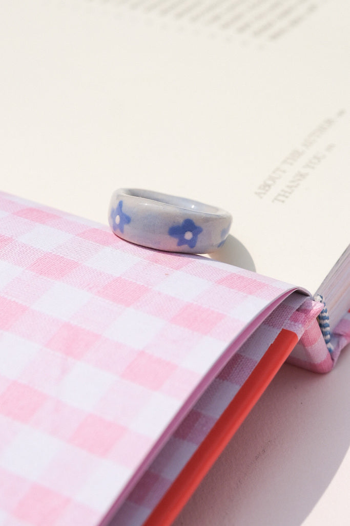 Bague colorée en grès – pièce unique à mixer