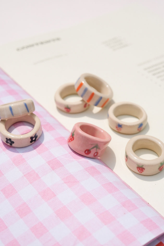 Bague colorée en grès – pièce unique à mixer