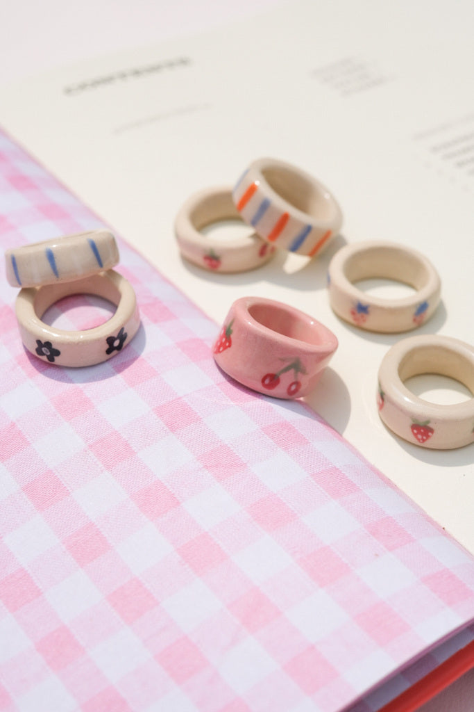 Bague colorée en grès – pièce unique à mixer