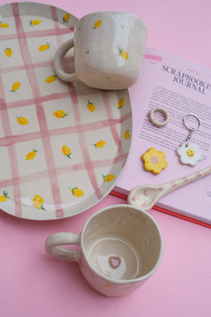 Mug citron cœur rose – douceur artisanale