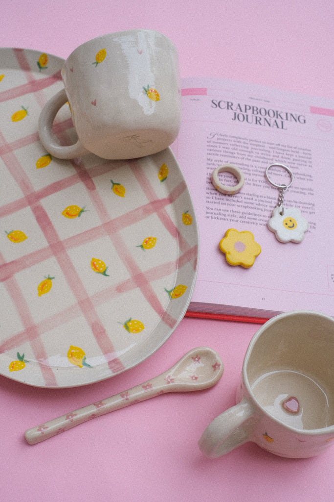 Mug citron cœur rose – douceur artisanale