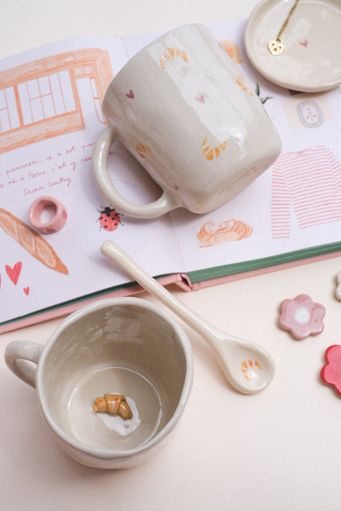 Mug XL Croissant & Petits Cœurs
