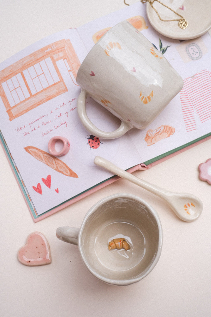 Mug XL Croissant & Petits Cœurs