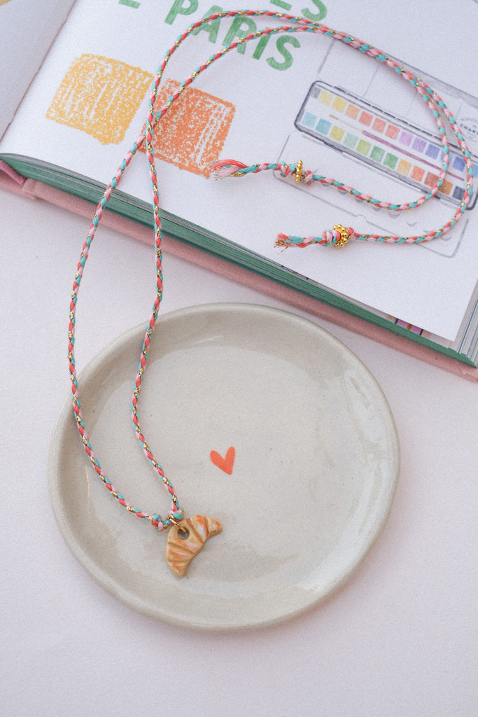 🥐 Collier personnalisé - médaille croissant en grès