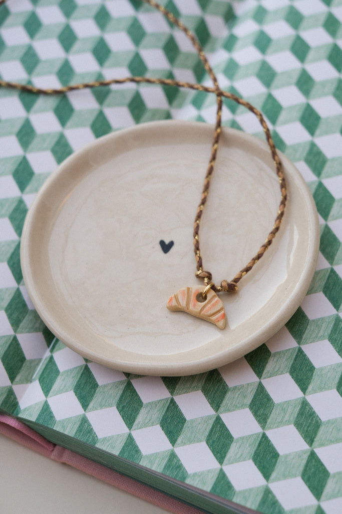 🥐 Collier personnalisé - médaille croissant en grès