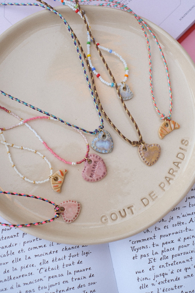 🤍 Collier perles colorées & cœur céramique – fait main