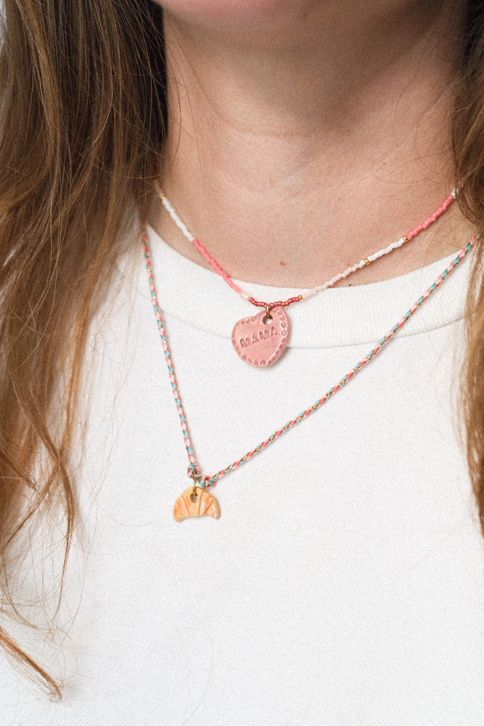🥐 Collier personnalisé - médaille croissant en grès