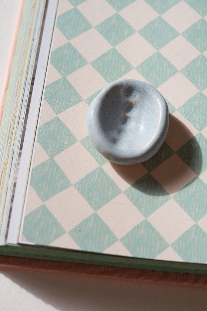 Pierre d'apaisement texturée en céramique / Worry stone