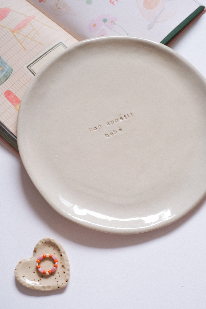 Assiette artisanale gravée « bon appétit bébé »