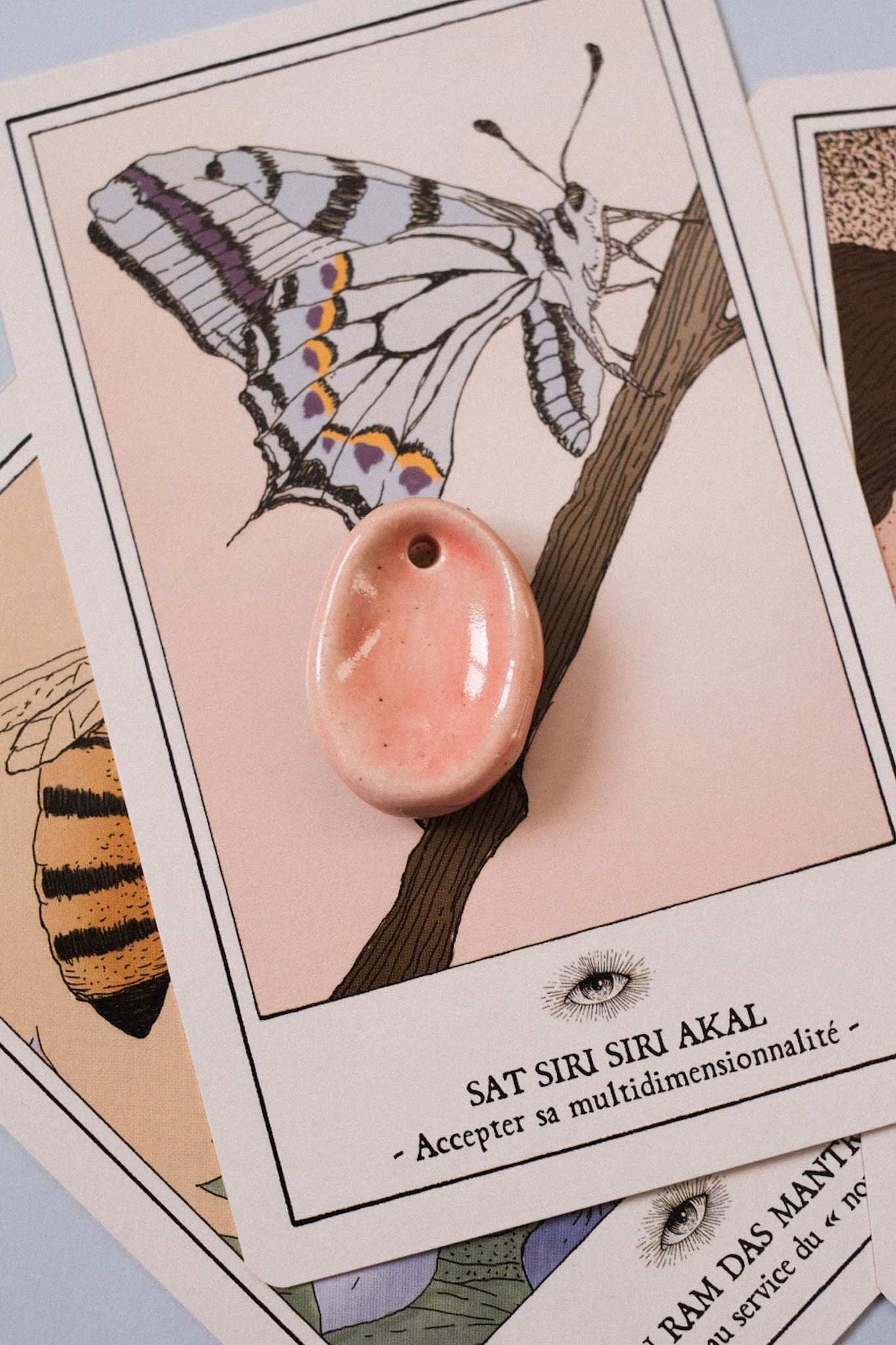 Pendentif pierre d’apaisement en céramique