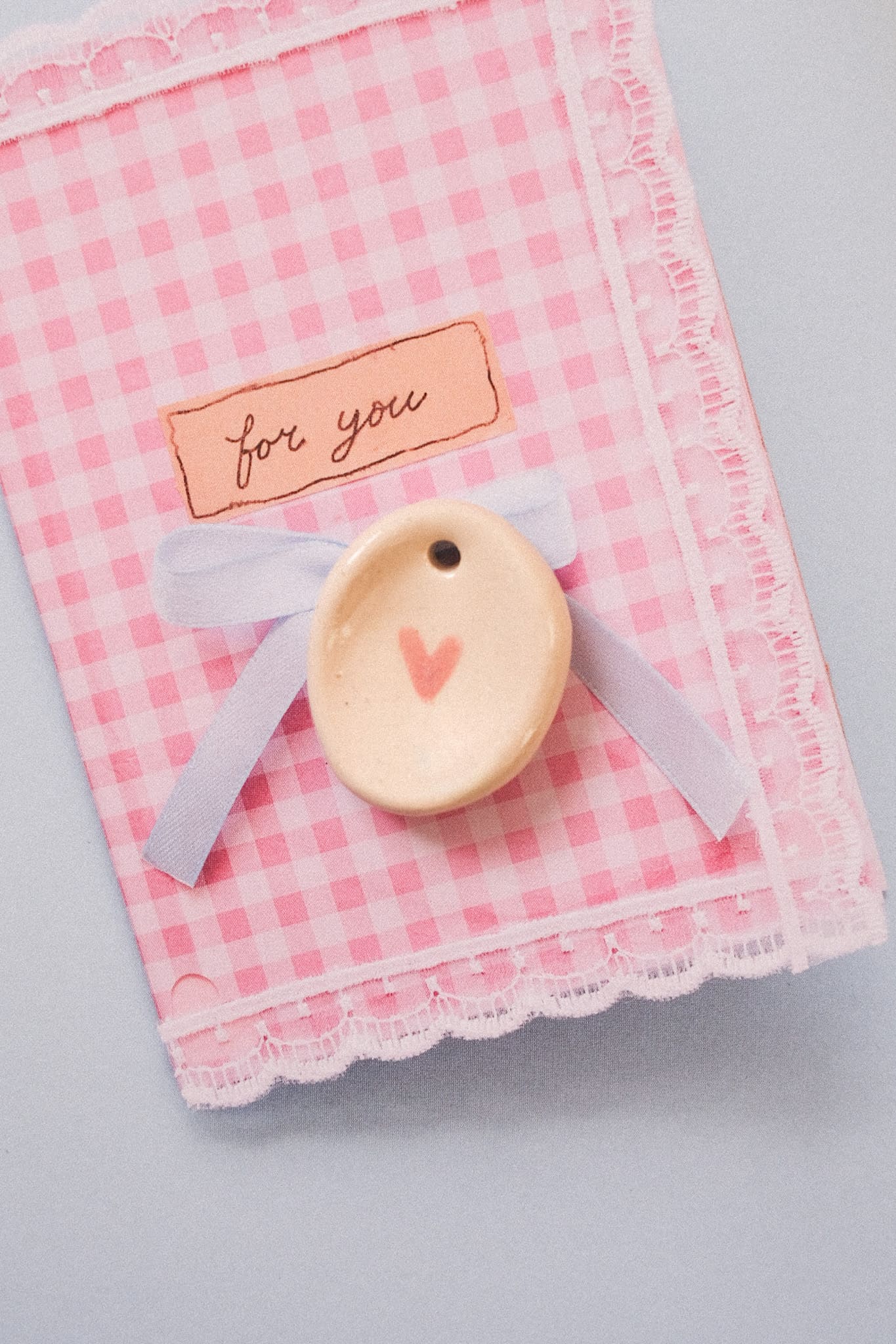 Pendentif pierre d’apaisement petit cœur (worry stone)