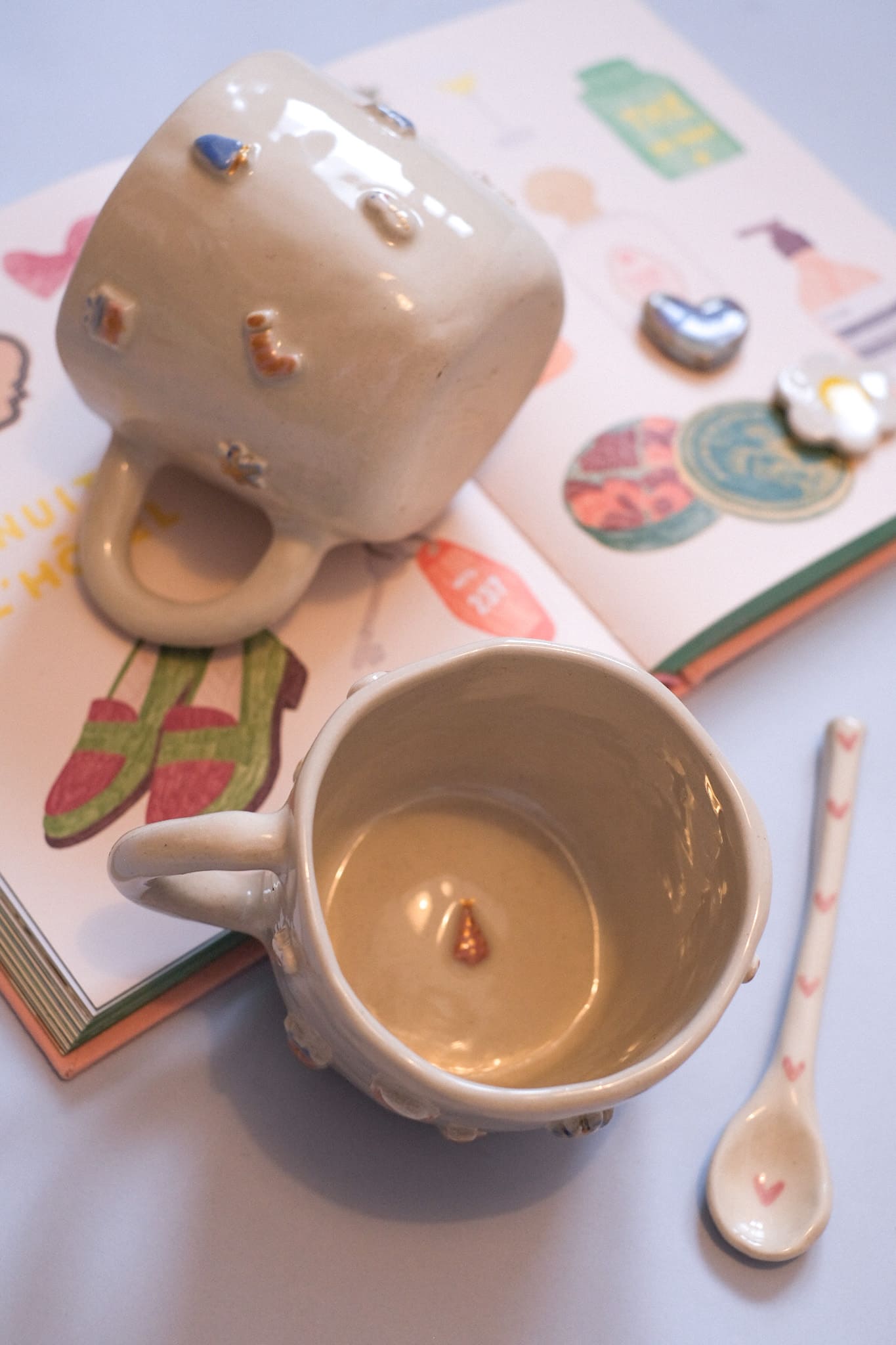 Mug artisanal de Noël - couleurs pastels 🎄