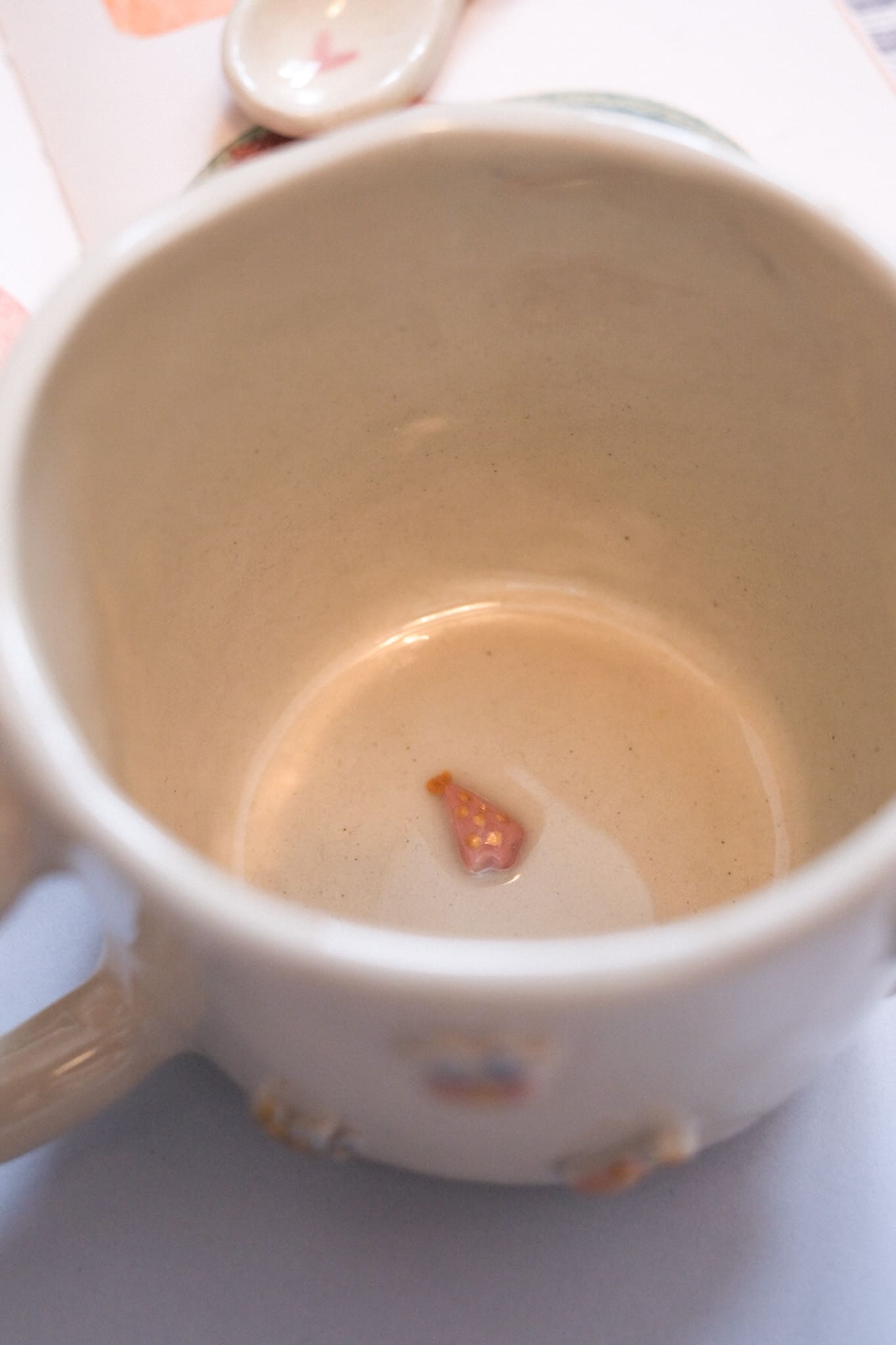 Mug artisanal de Noël - couleurs pastels 🎄