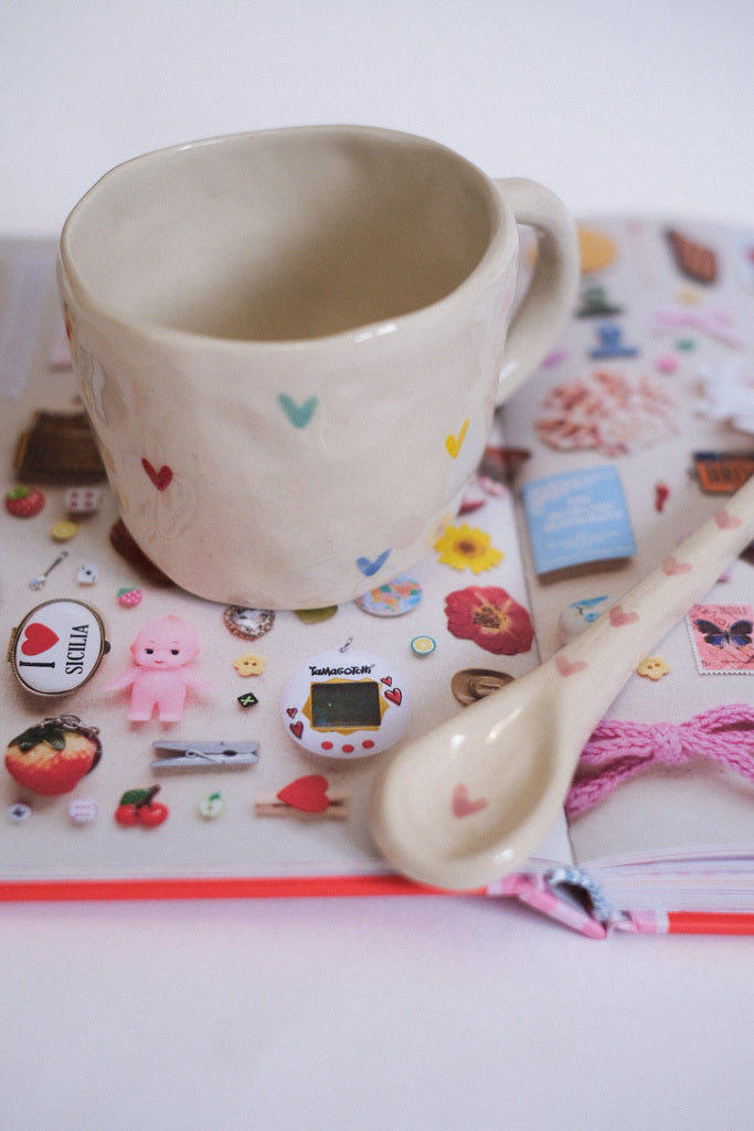 Mugs petits cœurs multicolores