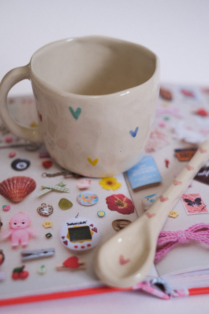 Mugs petits cœurs multicolores