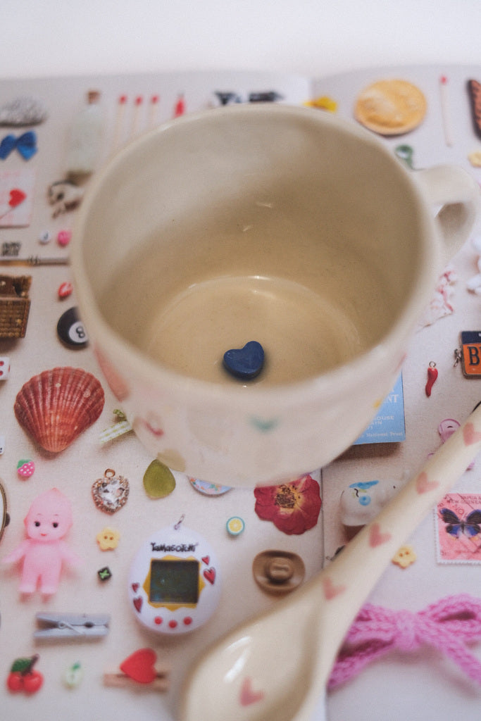 Mugs petits cœurs multicolores