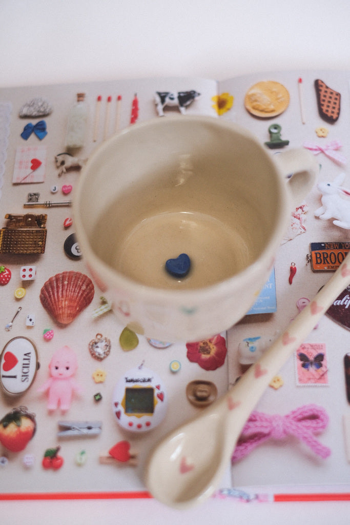 Mugs petits cœurs multicolores