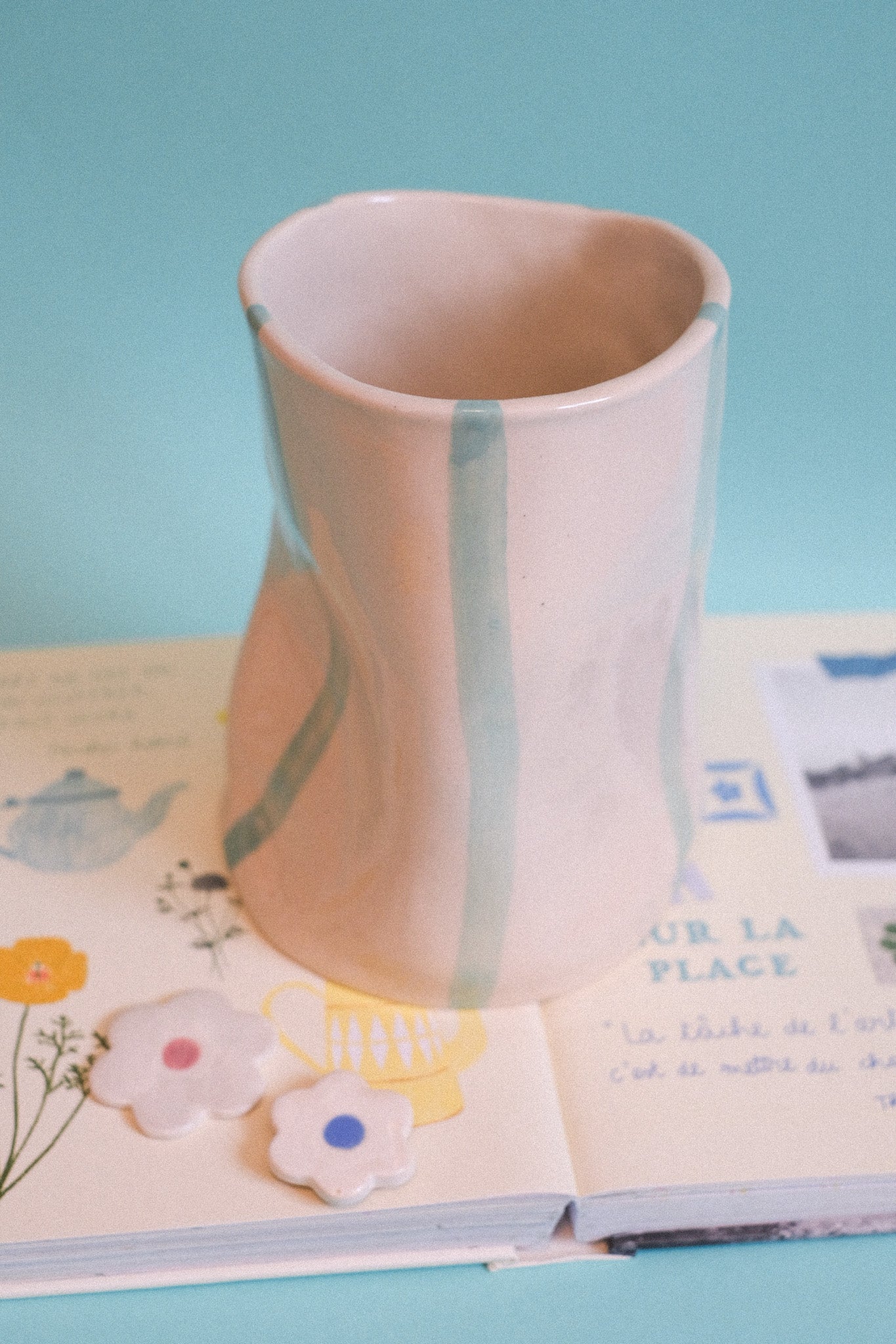 Vase Aux creux des mains - rayures colorées