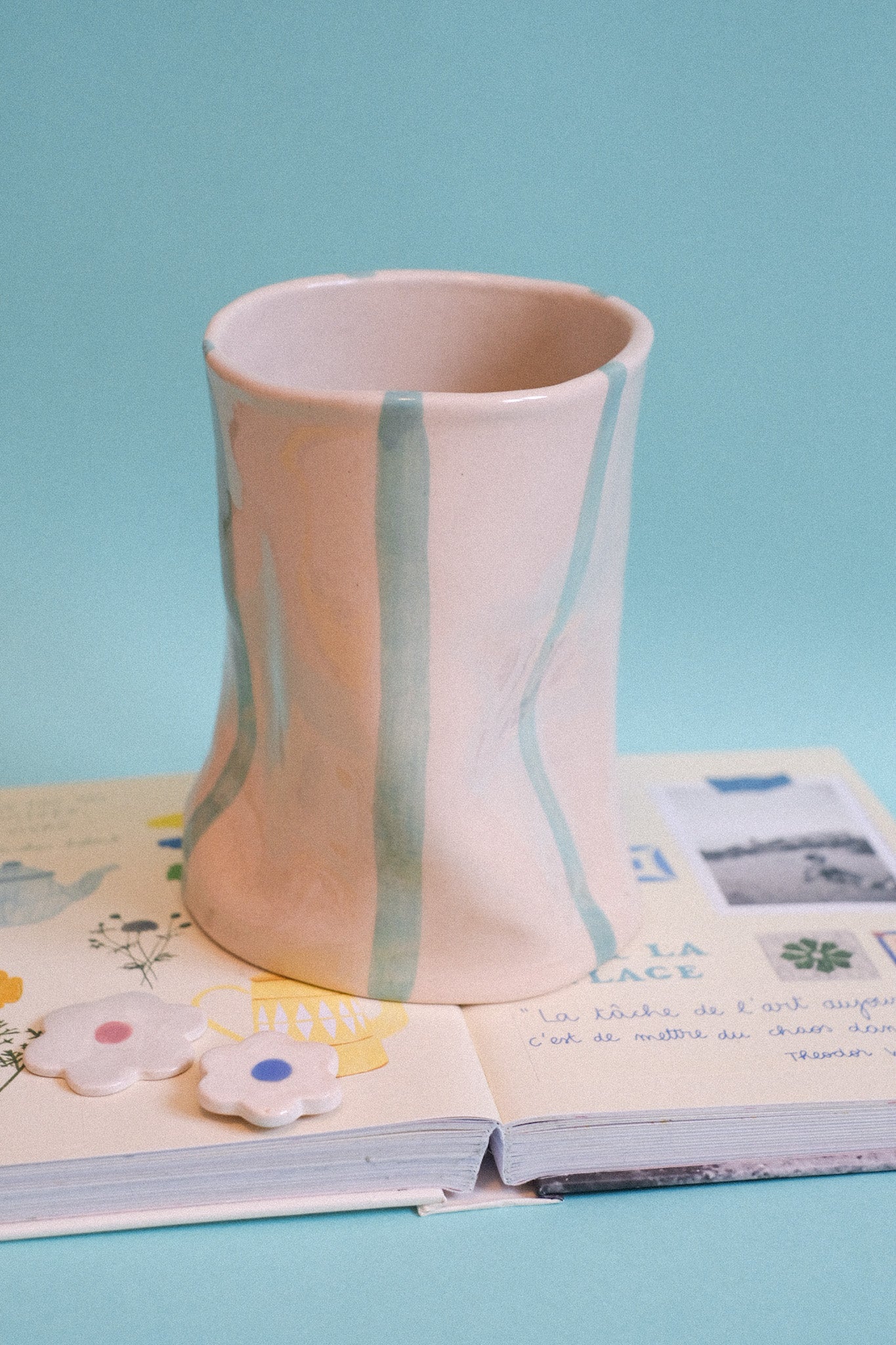 Vase Aux creux des mains - rayures colorées