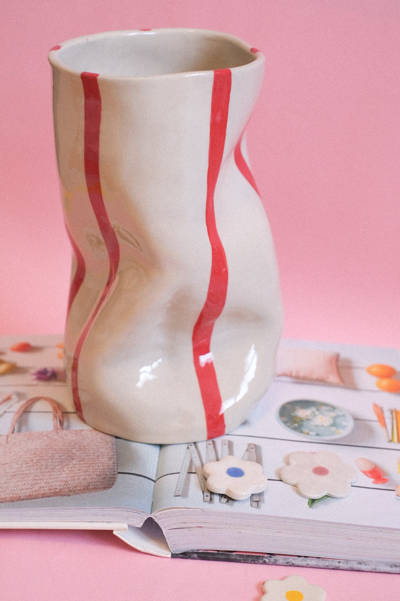 Grand Vase Aux creux des mains - rayures colorées