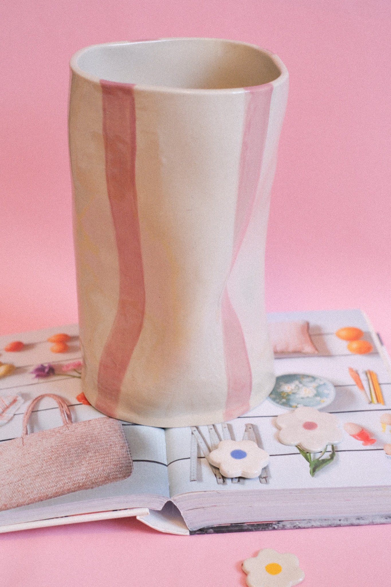 Grand Vase Aux creux des mains - rayures colorées