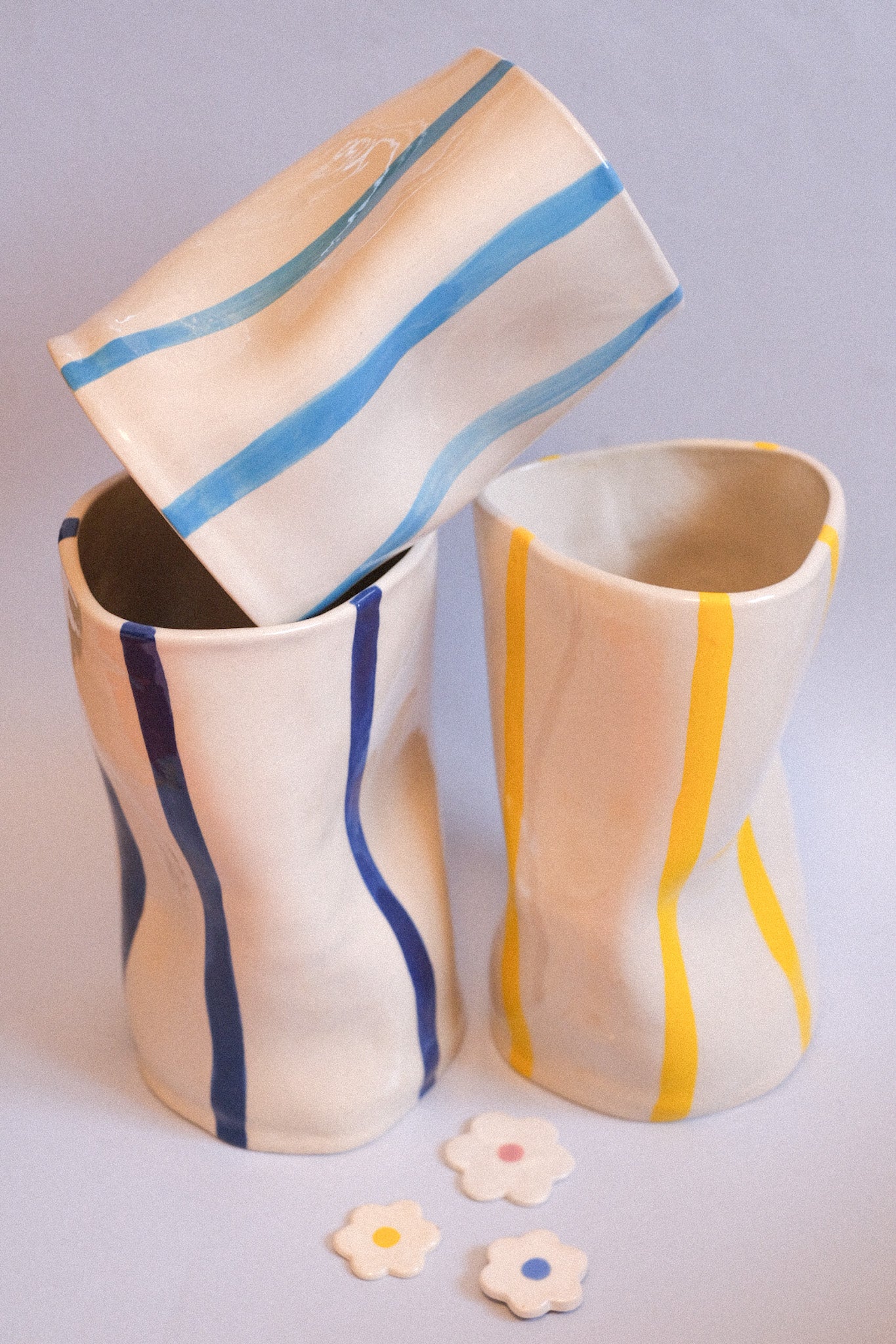 Grand Vase Aux creux des mains - rayures colorées