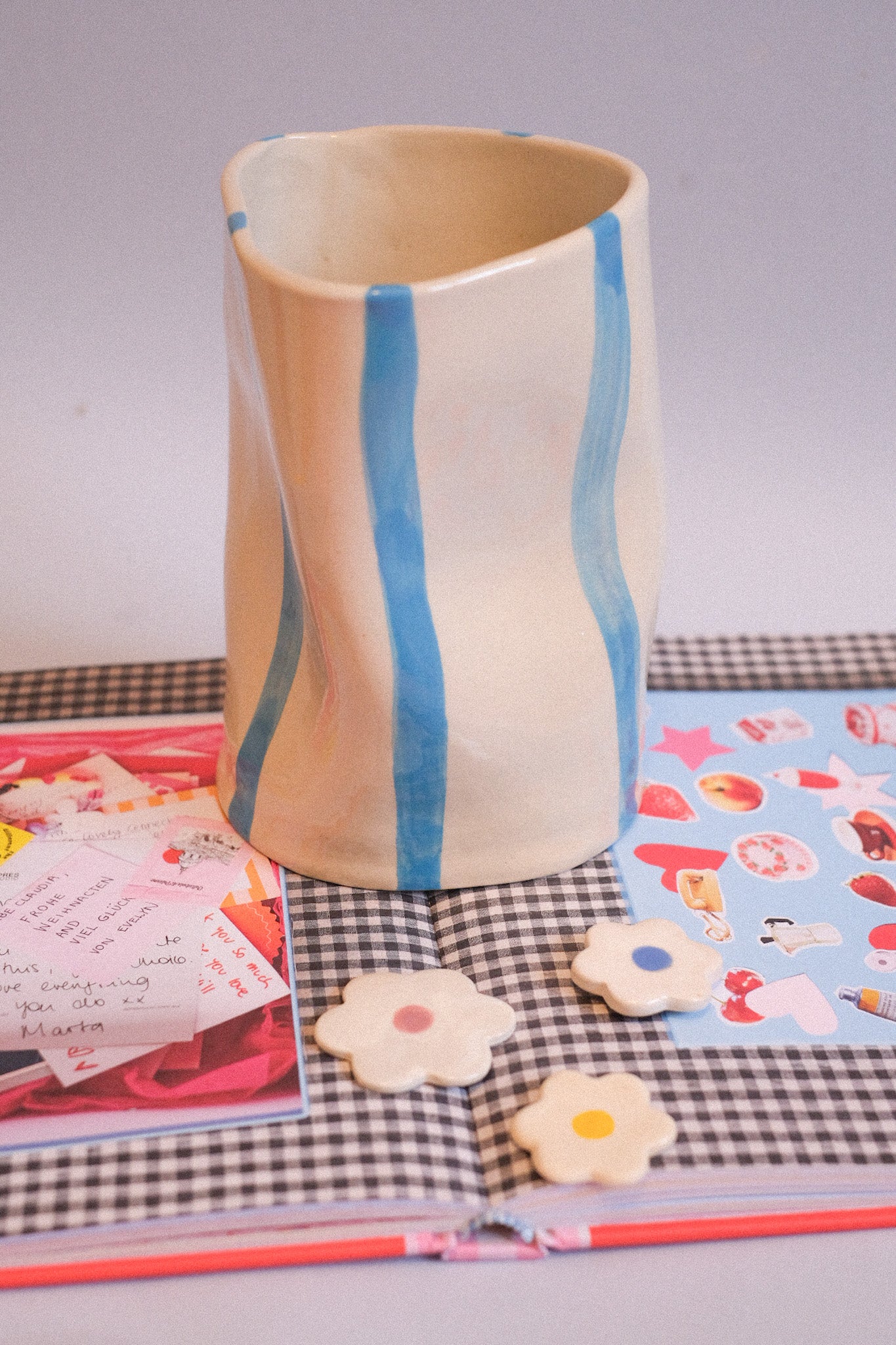 Vase Aux creux des mains - rayures colorées