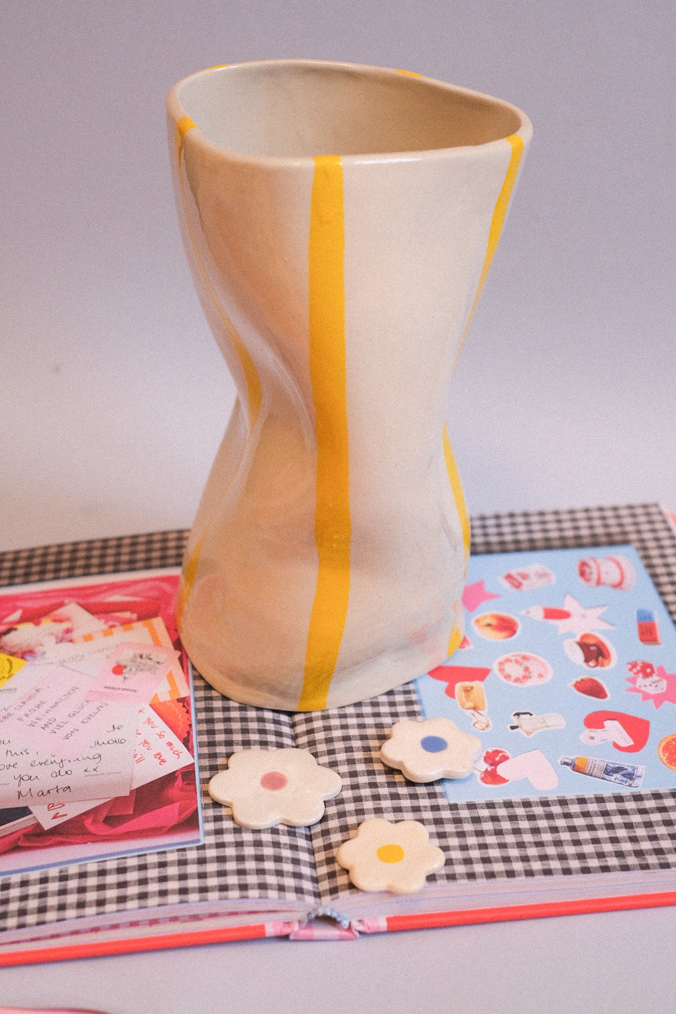 Grand Vase Aux creux des mains - rayures colorées