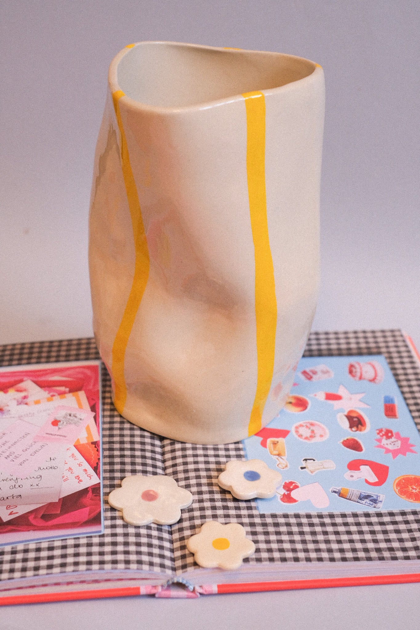 Grand Vase Aux creux des mains - rayures colorées