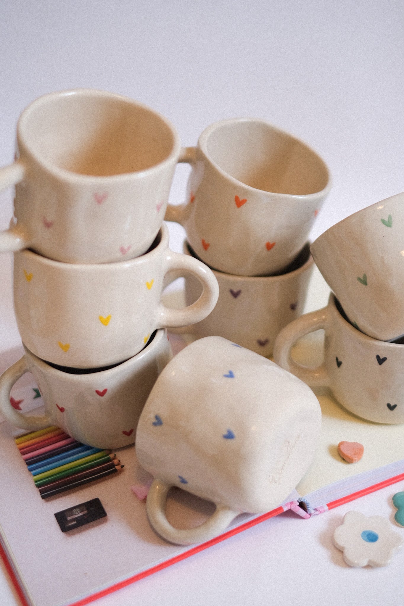 Mug en céramique - Petits cœurs peints à la main