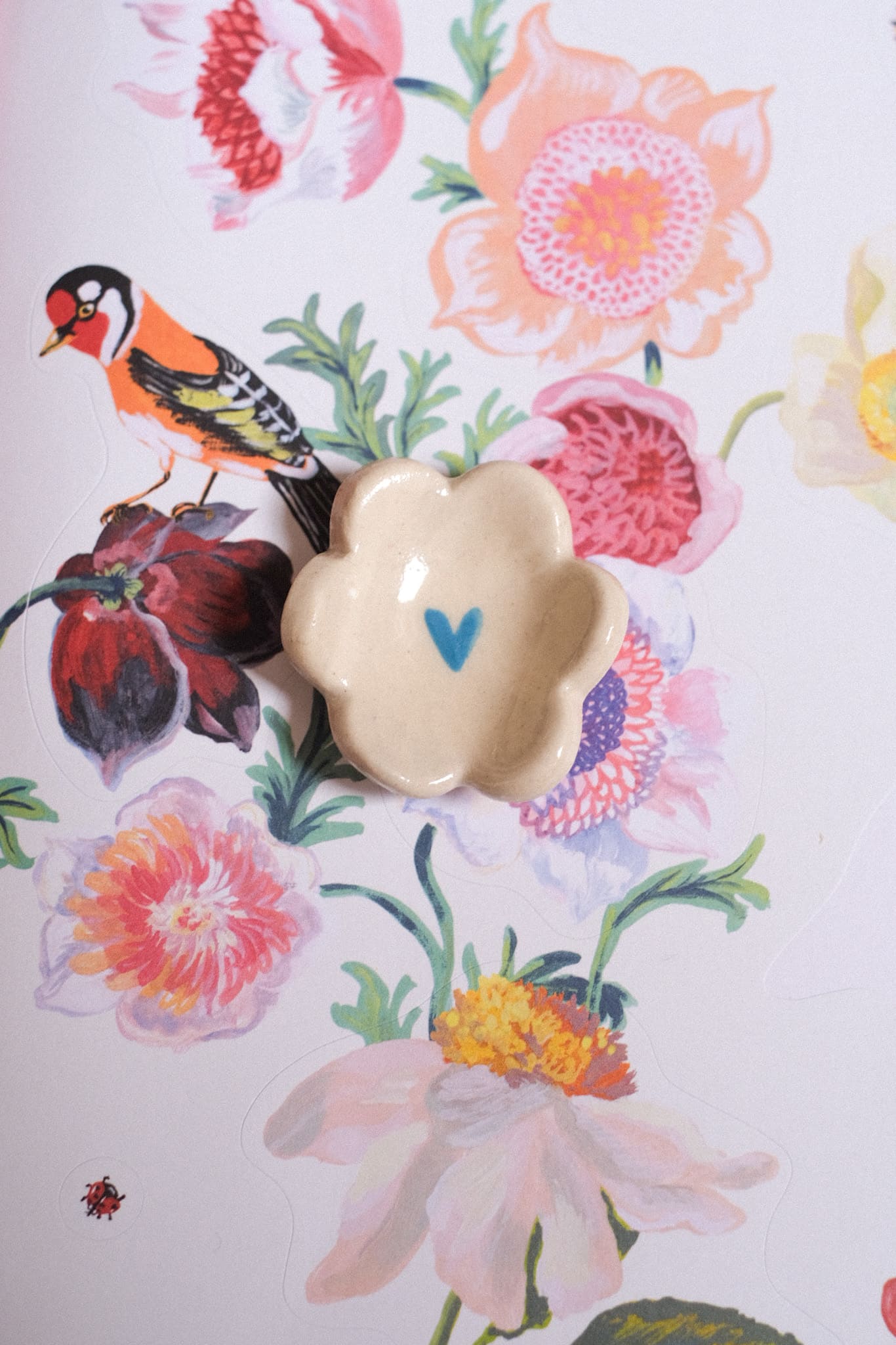 Pierre d’apaisement fleur – cœur coloré