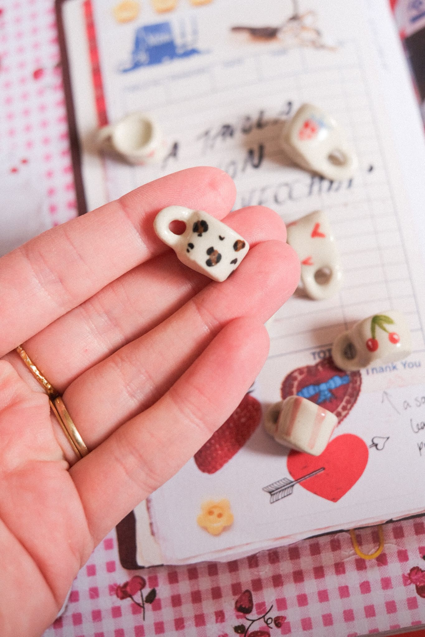 Pendentif céramique mini tasse fait main