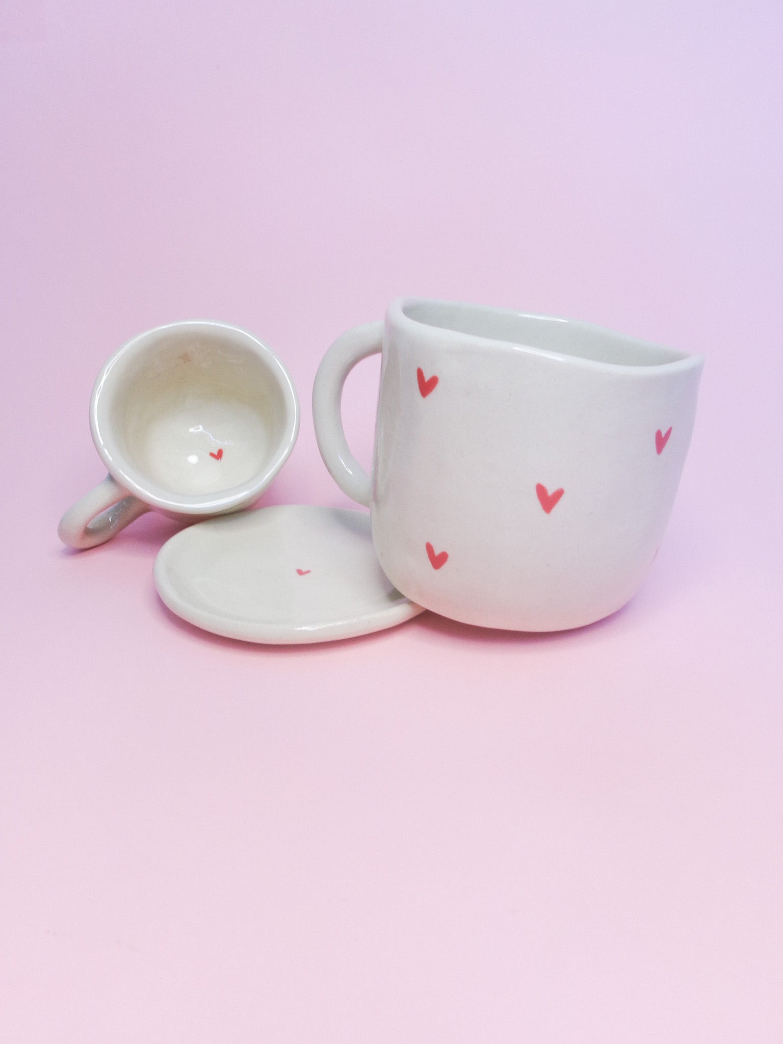 Mug en céramique - Petits cœurs peints à la main