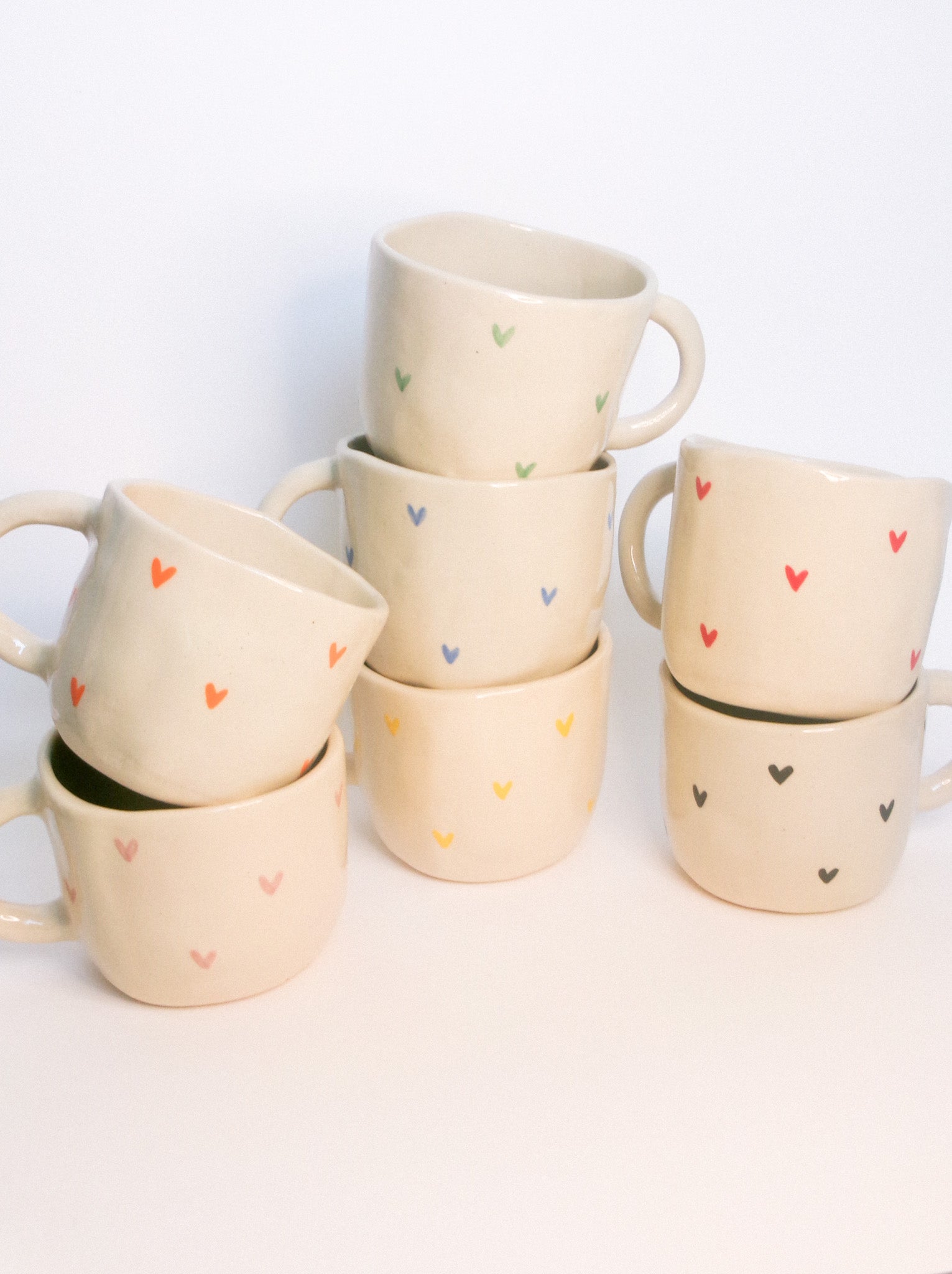 Mug en céramique - Petits cœurs peints à la main