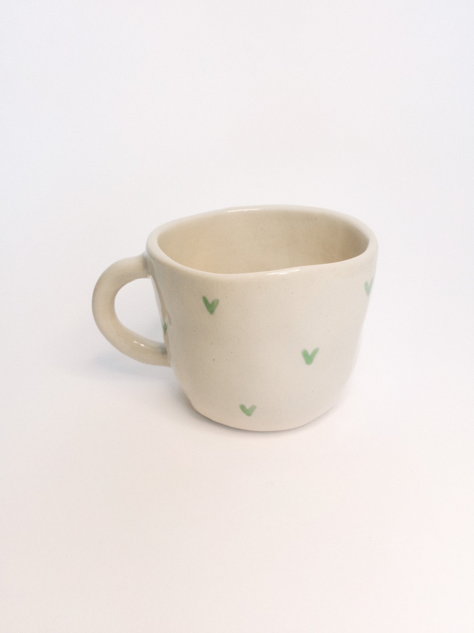 Mug en céramique - Petits cœurs peints à la main