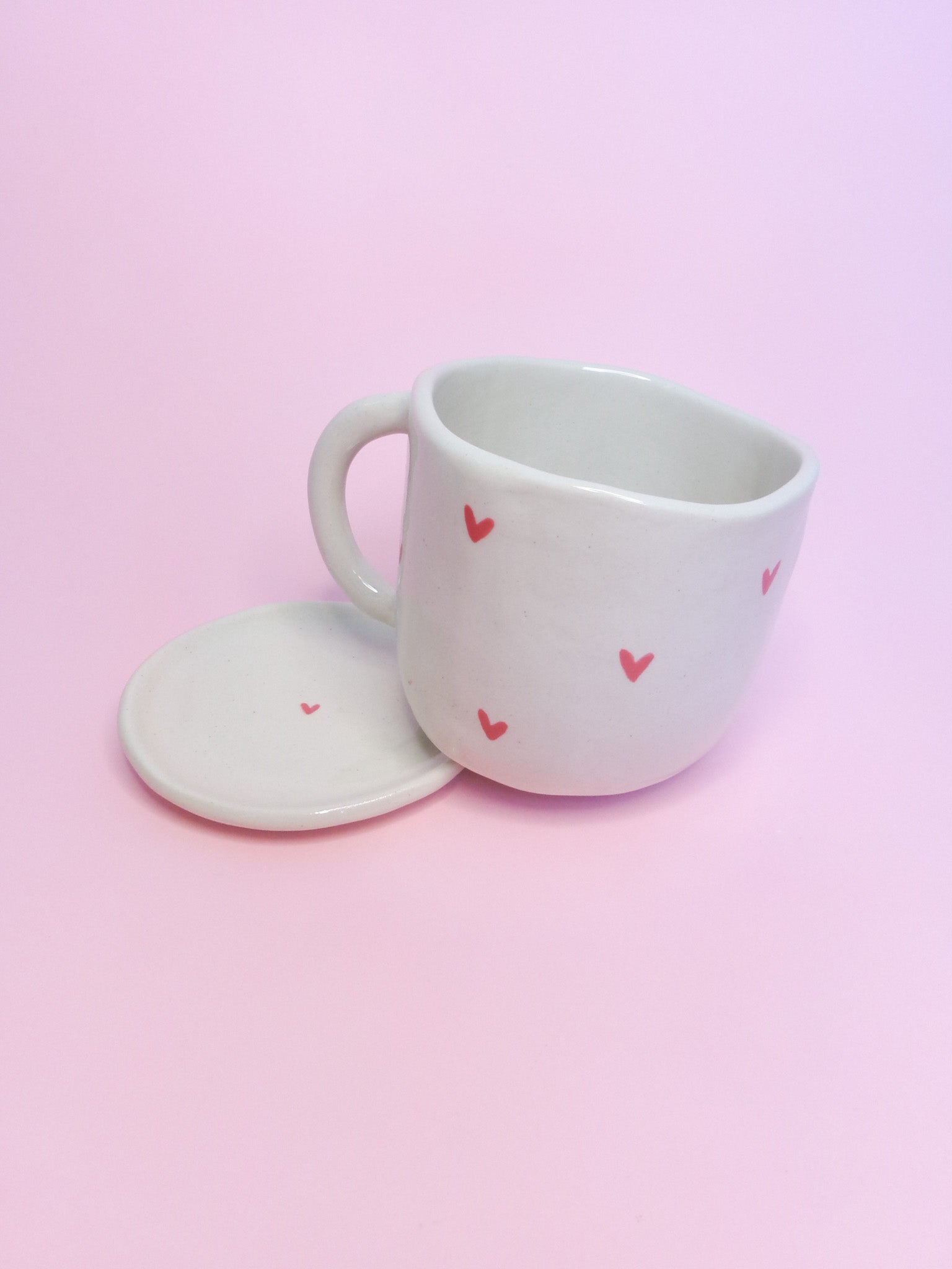 Mug en céramique - Petits cœurs peints à la main